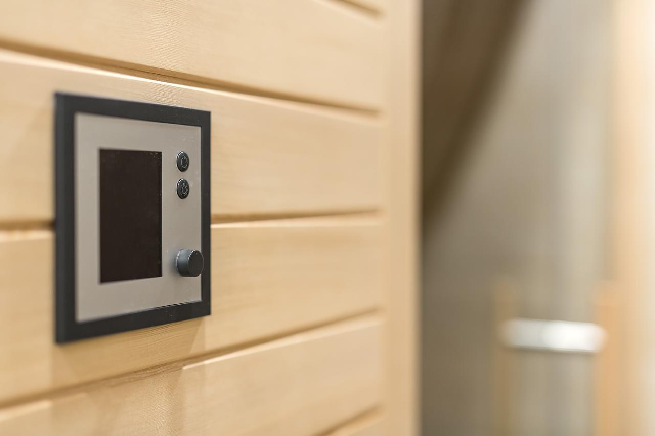 Merchants Crown Suites And Spa Prag Exteriör bild A modern door bell