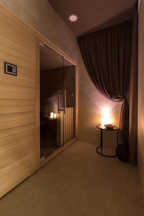 Merchants Crown Suites And Spa Prag Exteriör bild A modern Finnish sauna