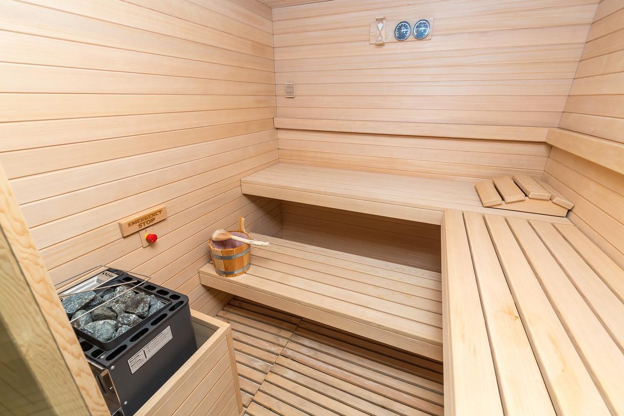 Merchants Crown Suites And Spa Prag Exteriör bild A Finnish sauna