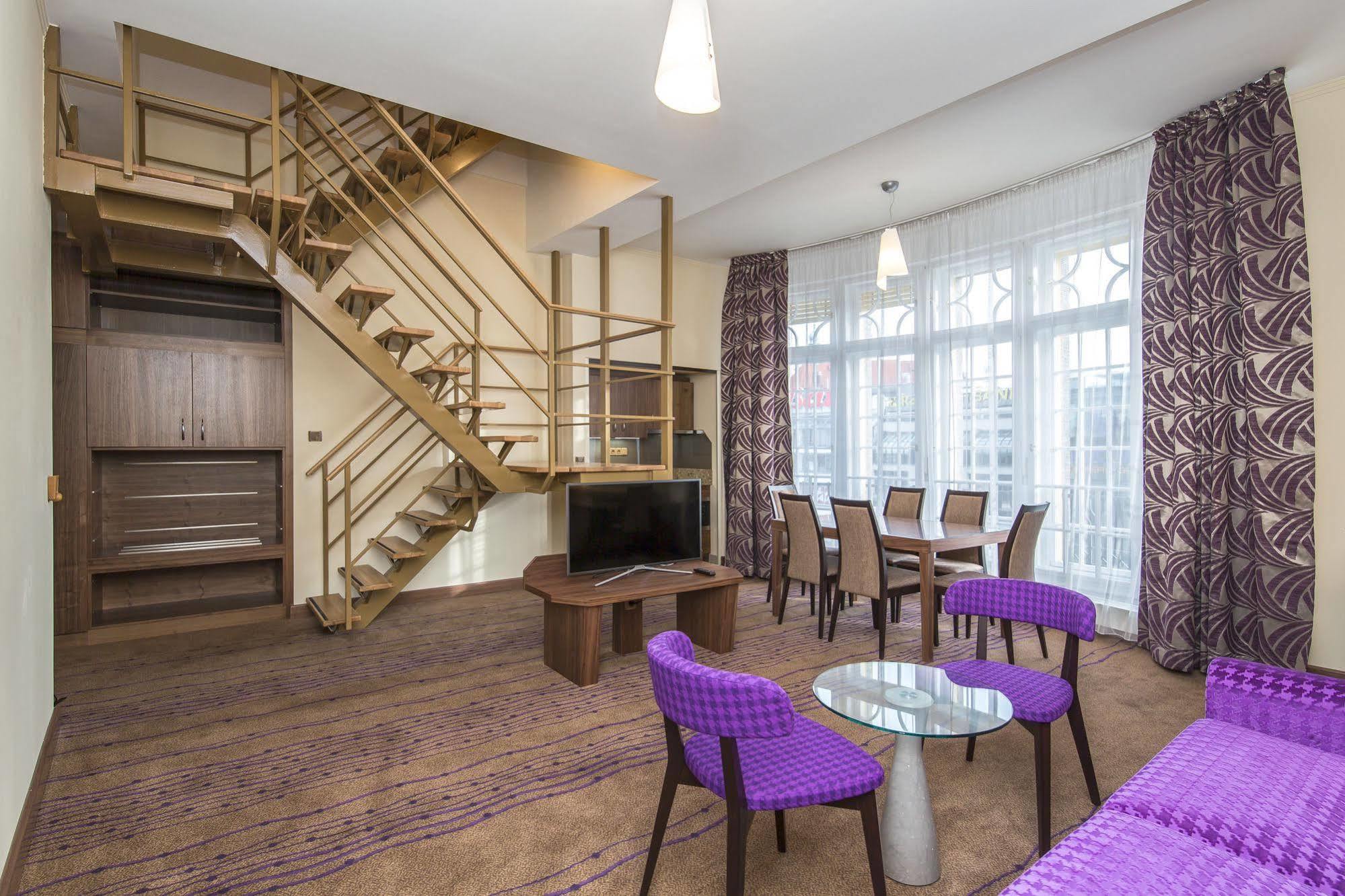 Merchants Crown Suites And Spa Prag Exteriör bild A suite at the Radisson Blu Hotel, Prague